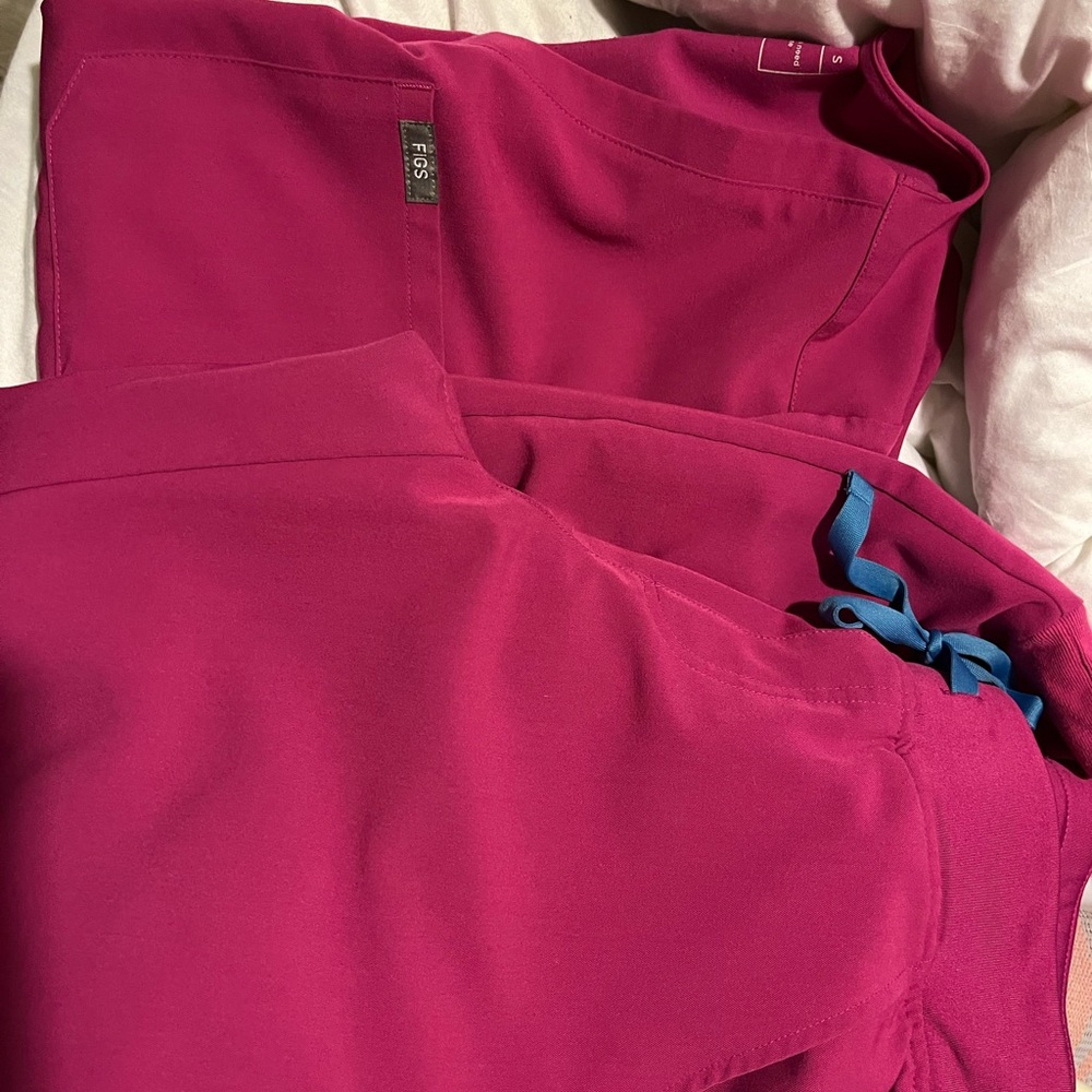 Figs set hot pink